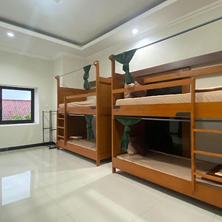 Zzz Hostel Malang Buitenkant foto