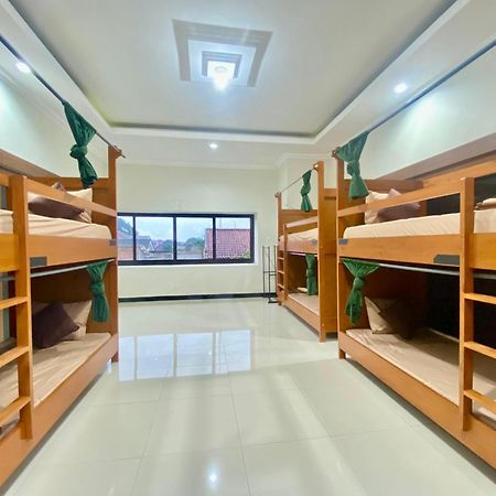 Zzz Hostel Malang Buitenkant foto