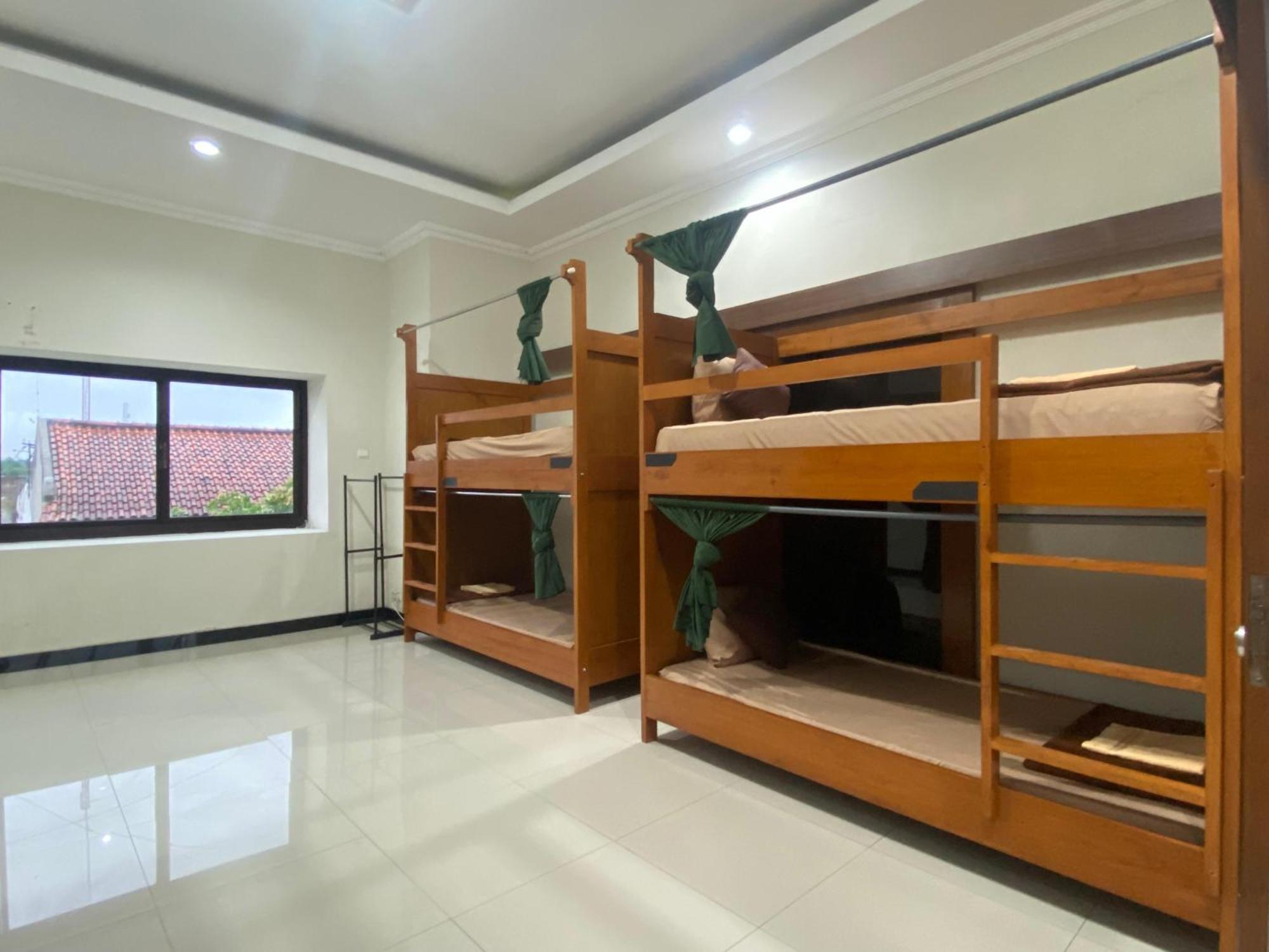 Zzz Hostel Malang Buitenkant foto