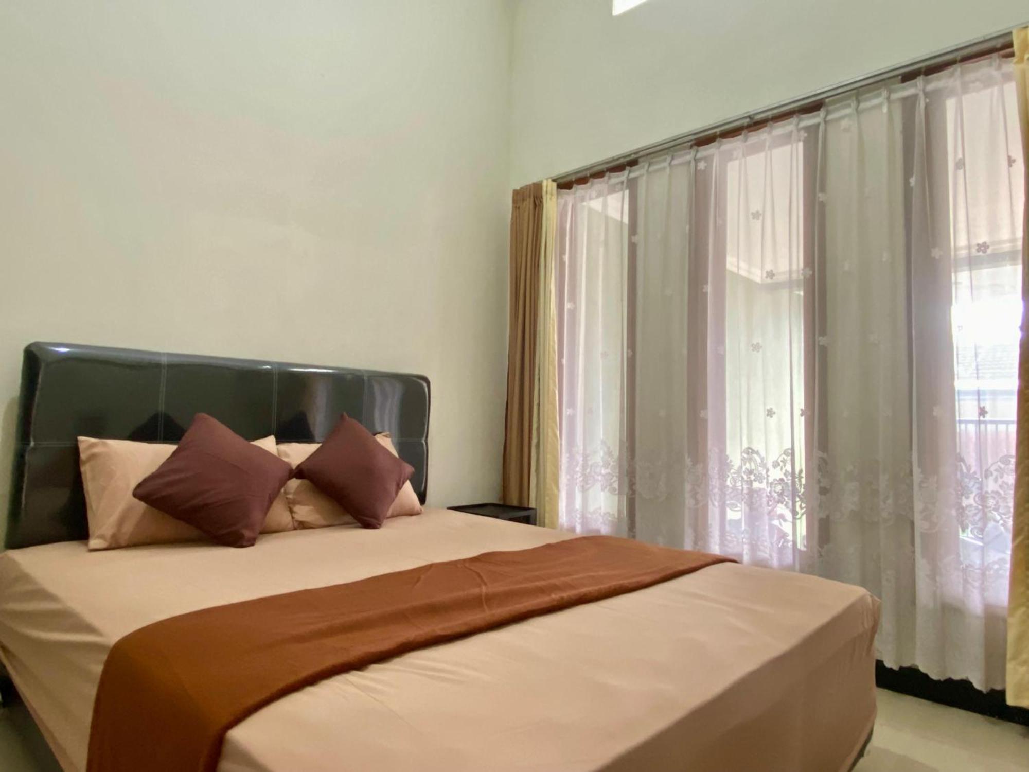 Zzz Hostel Malang Buitenkant foto