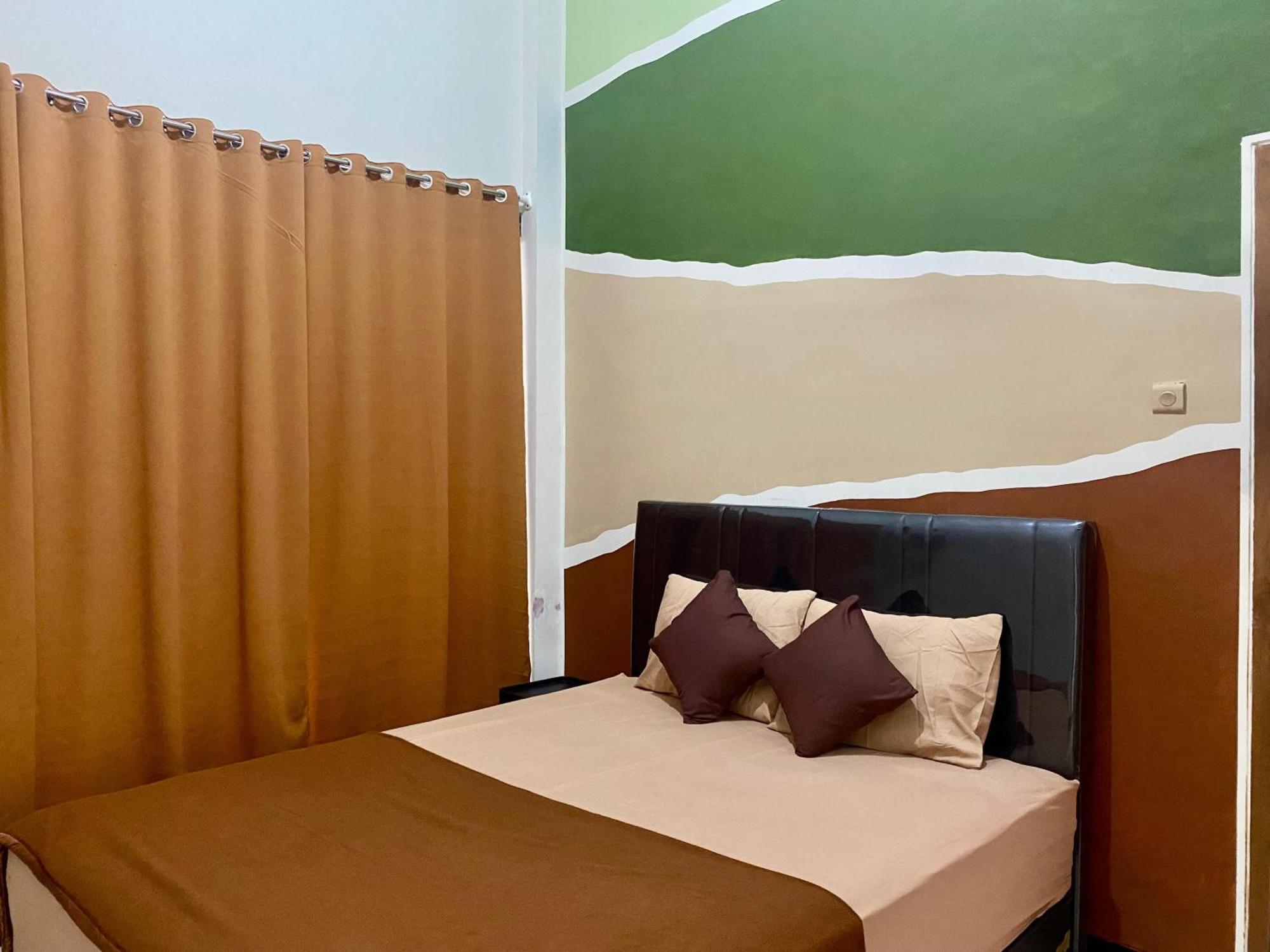 Zzz Hostel Malang Buitenkant foto
