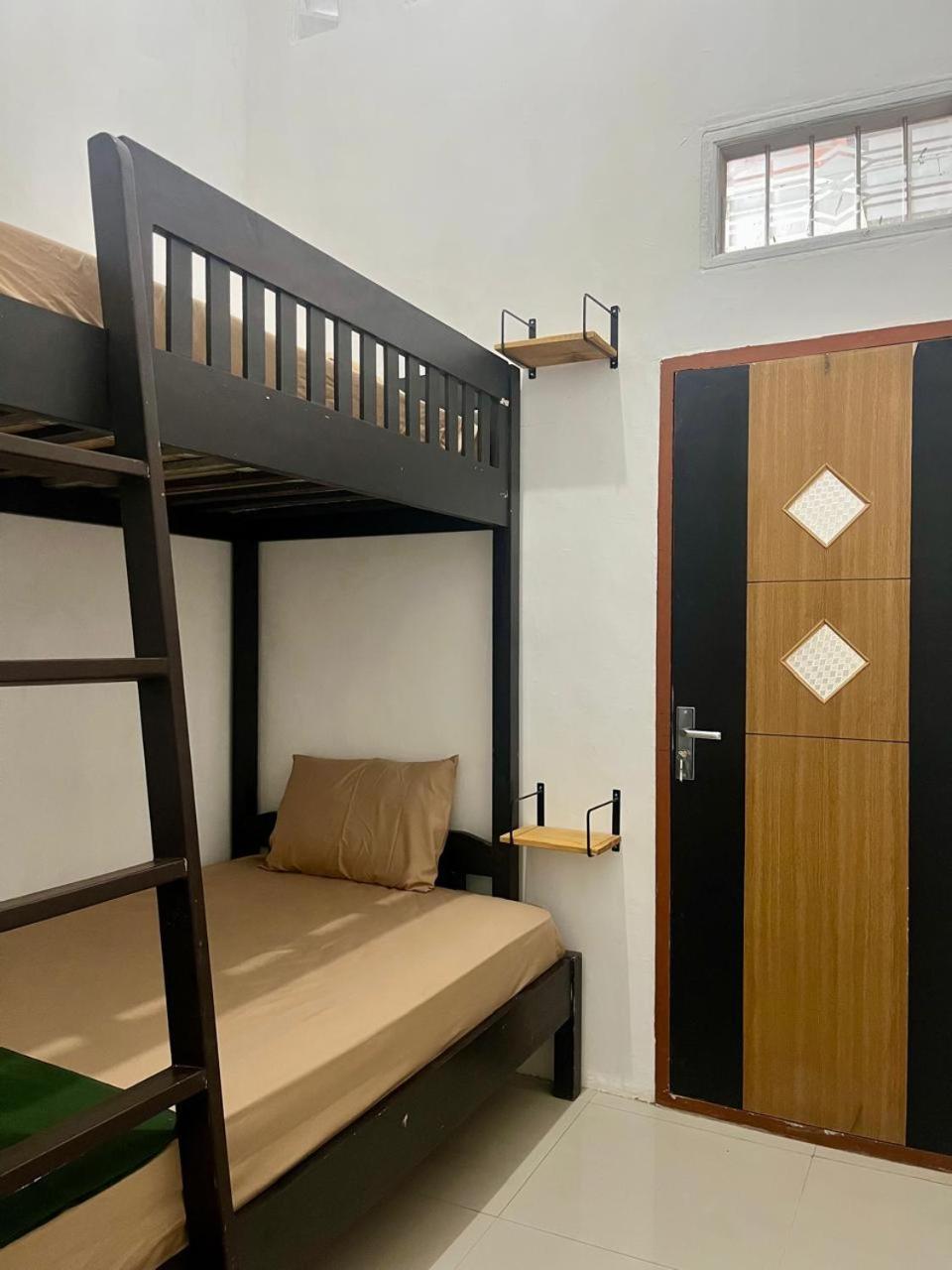 Zzz Hostel Malang Buitenkant foto