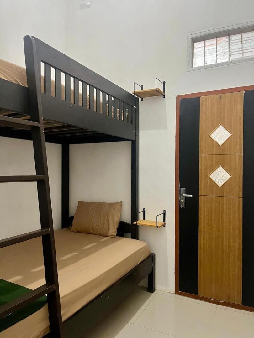 Zzz Hostel Malang Buitenkant foto