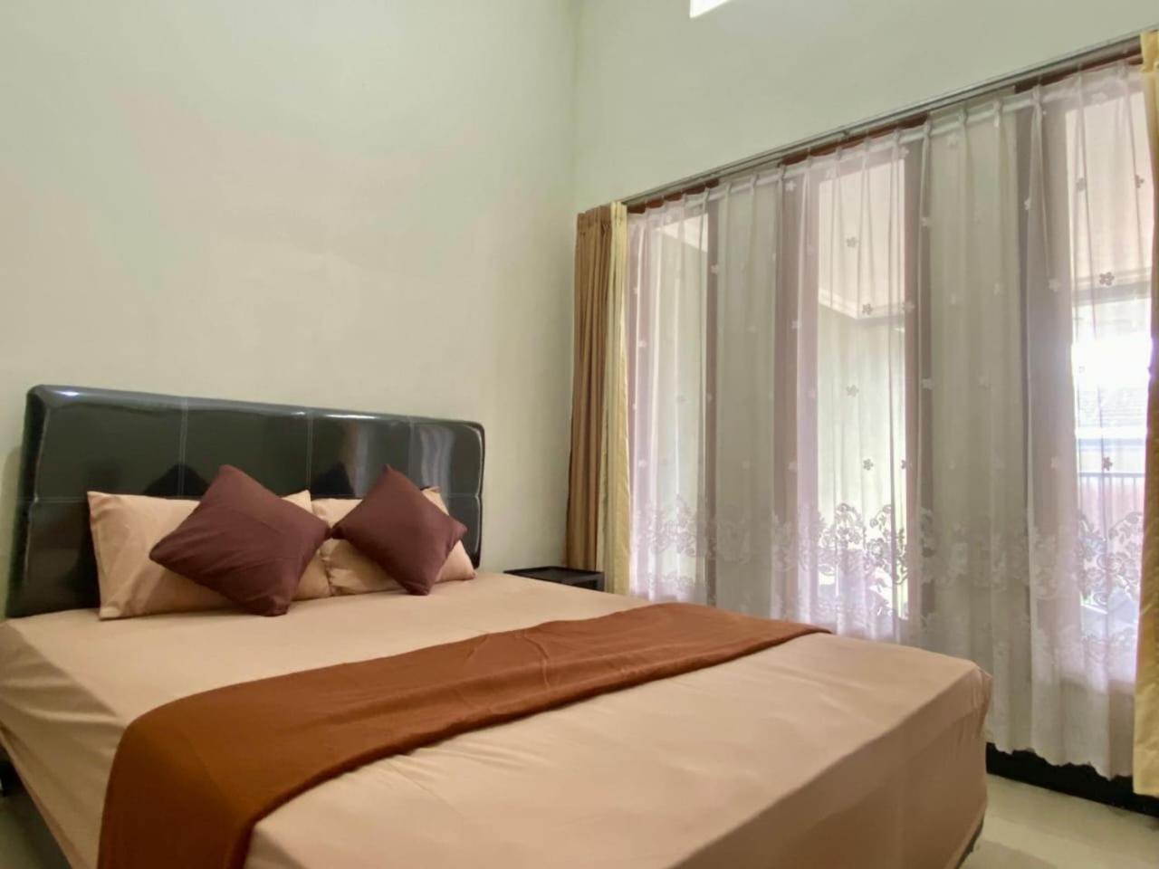 Zzz Hostel Malang Buitenkant foto