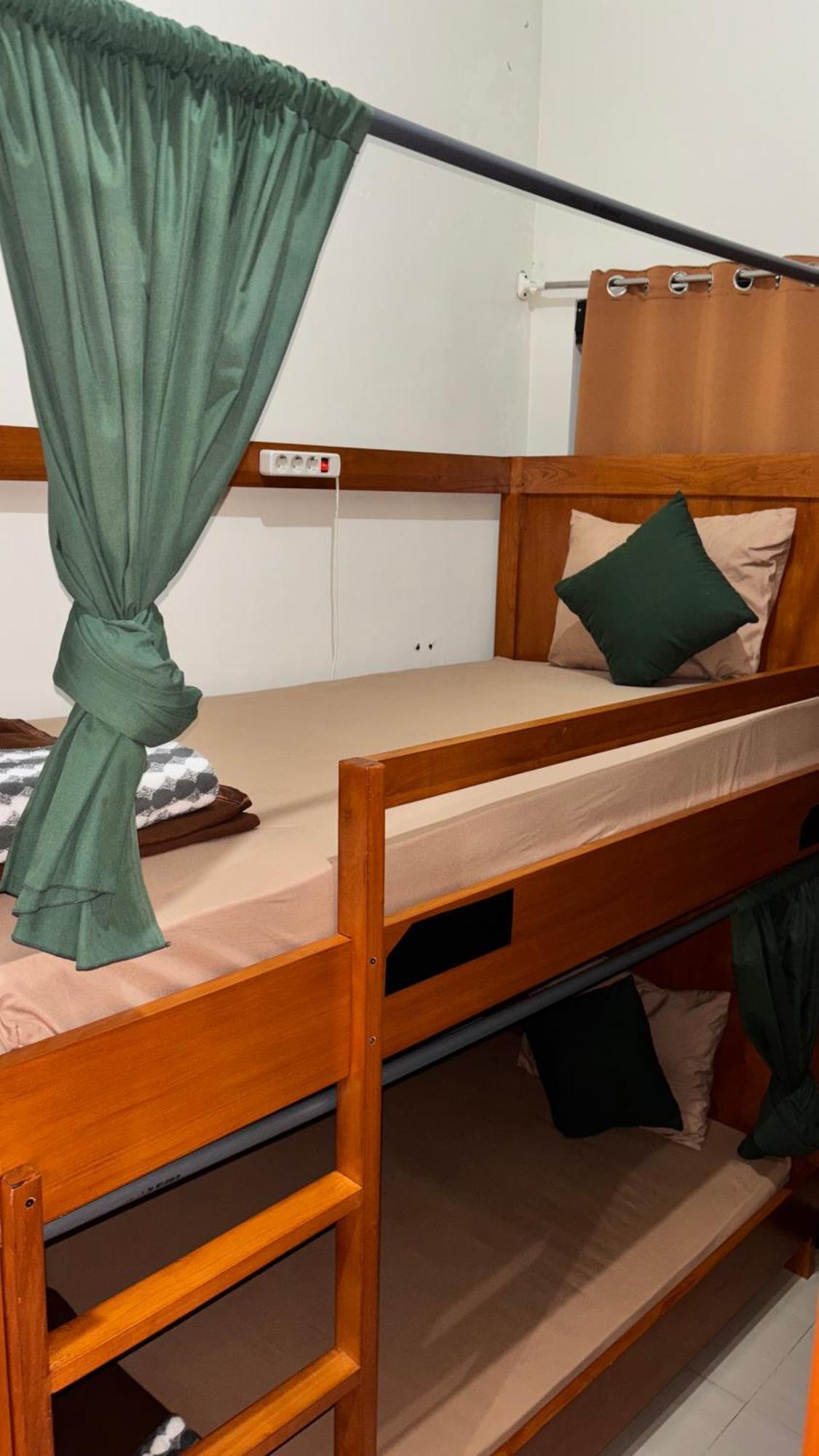 Zzz Hostel Malang Buitenkant foto