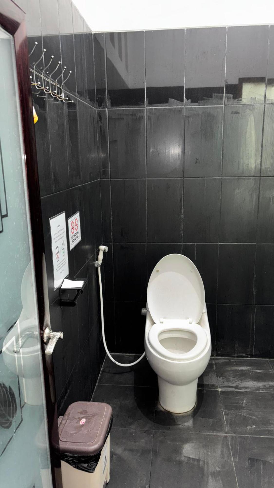Zzz Hostel Malang Buitenkant foto